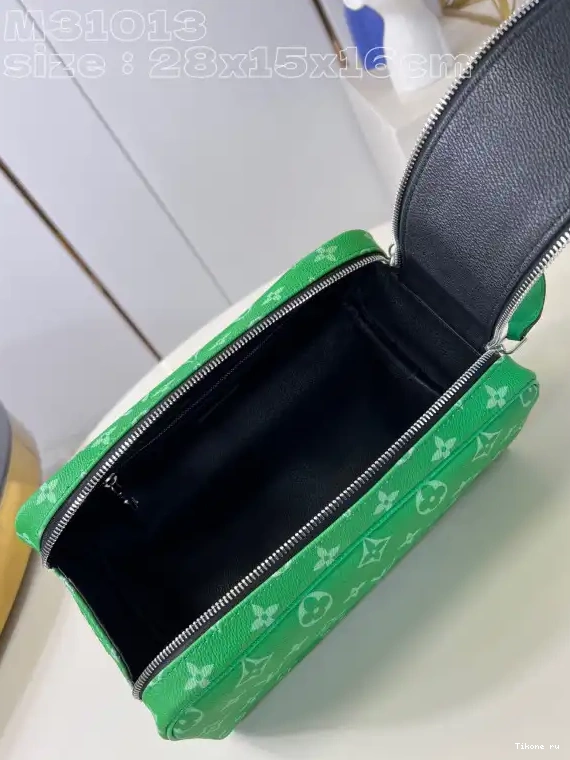 Affordable VUITTON -28*15*16.5CM KIT LOUIS DOPP 0501